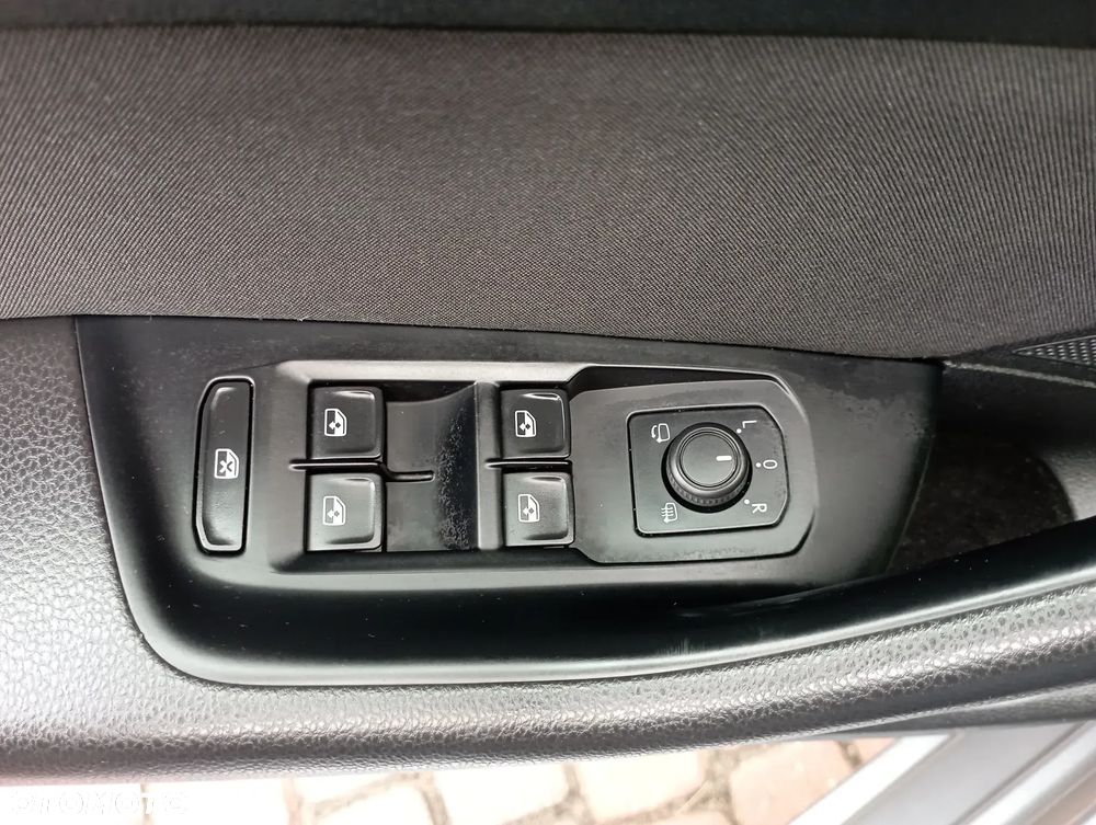 Volkswagen Passat Variant 2.0 TDI SCR Business Plus DSG - 27