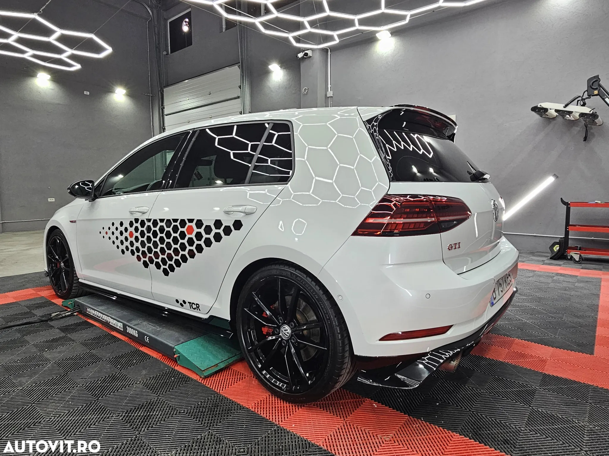 Volkswagen Golf GTI TCR 2.0 TSI OPF DSG - 6