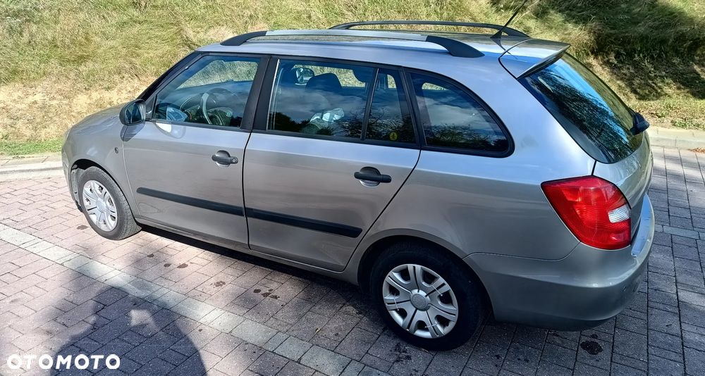 Skoda Fabia 2008 photo 3