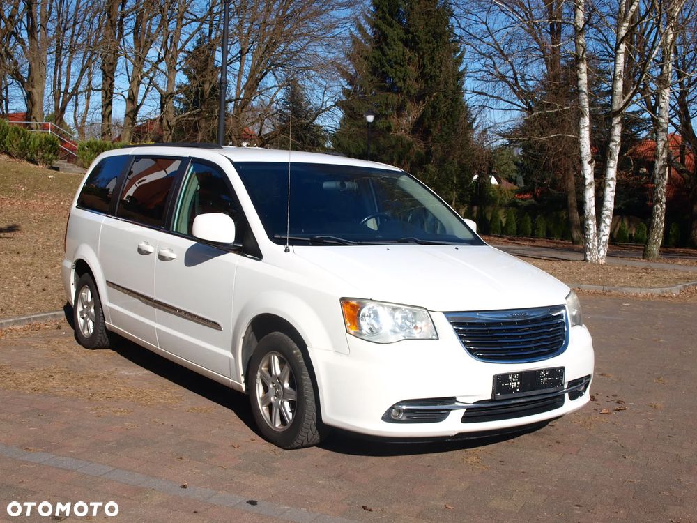 Chrysler Town & Country - 1