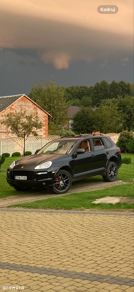Porsche Cayenne - 1