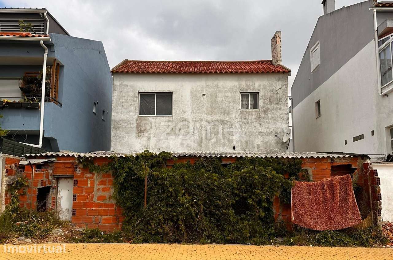 Moradia T3 para recuperação, Alto da Chapeleira, Santa Clara, Lisboa - Grande imagem: 4/8