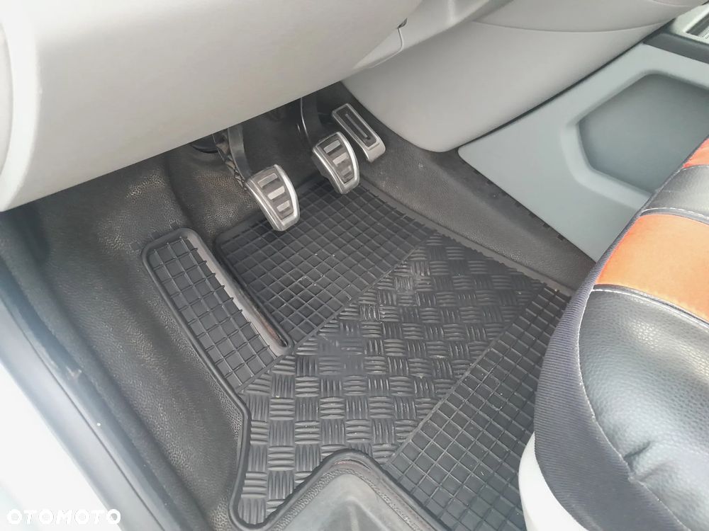 Volkswagen Transporter - 22