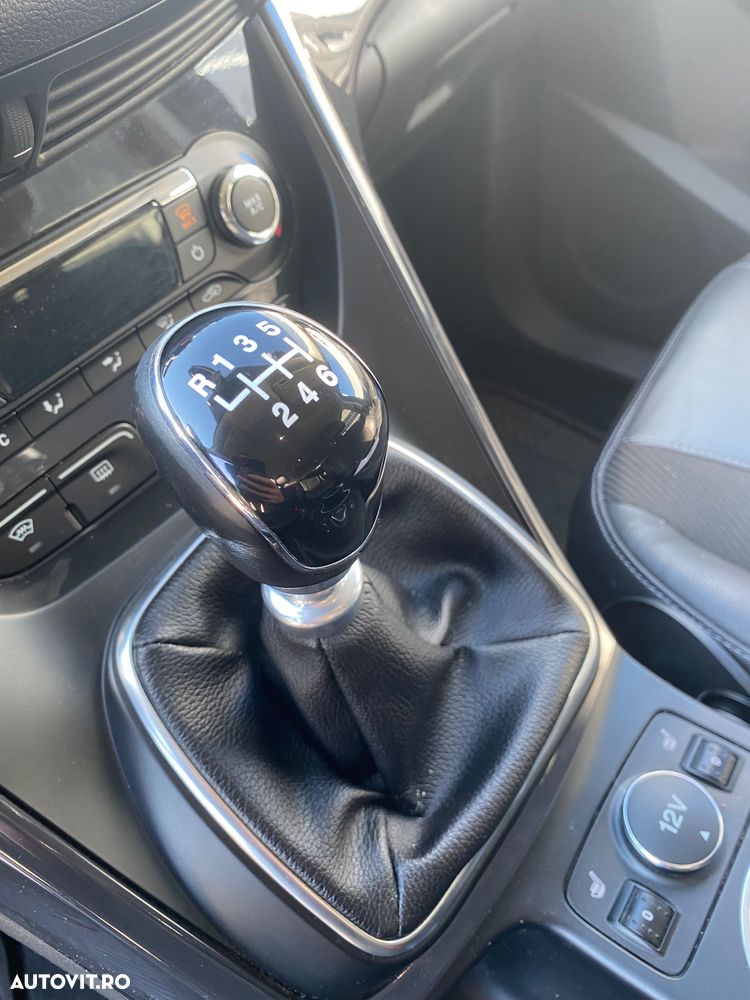 Ford Kuga - 12