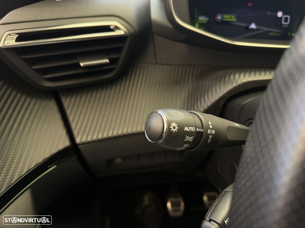 Peugeot 2008 1.5 BlueHDi GT - 32
