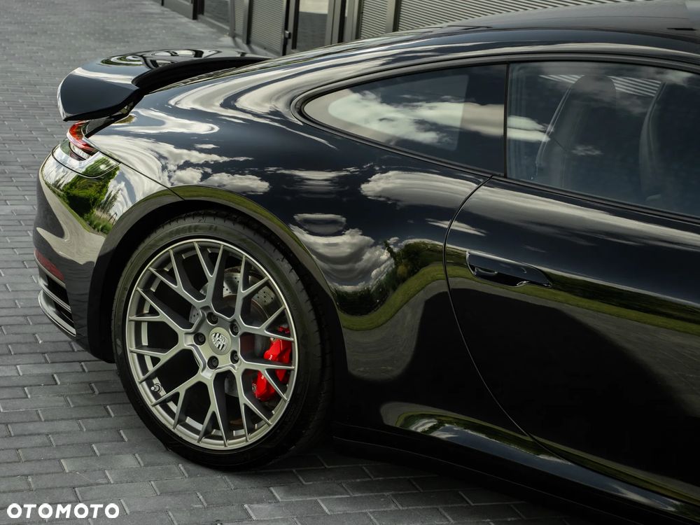 Porsche 911 Carrera 4S - 35
