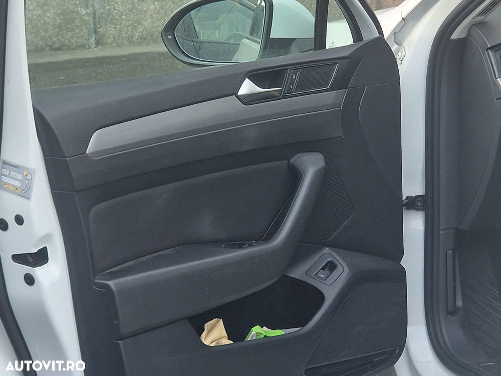 Volkswagen Passat Variant 1.6 TDI SCR BlueMotion Trendline - 17