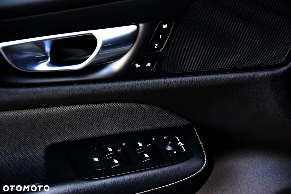 Volvo V60 B4 D R-Design - 23