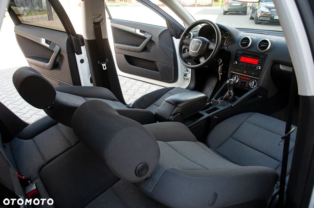 Audi A3 Sportback 1.6 Ambiente - 28