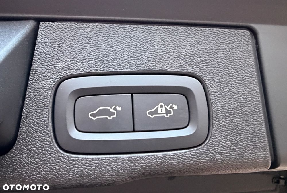 Volvo XC 60 B4 D AWD Plus Dark - 30