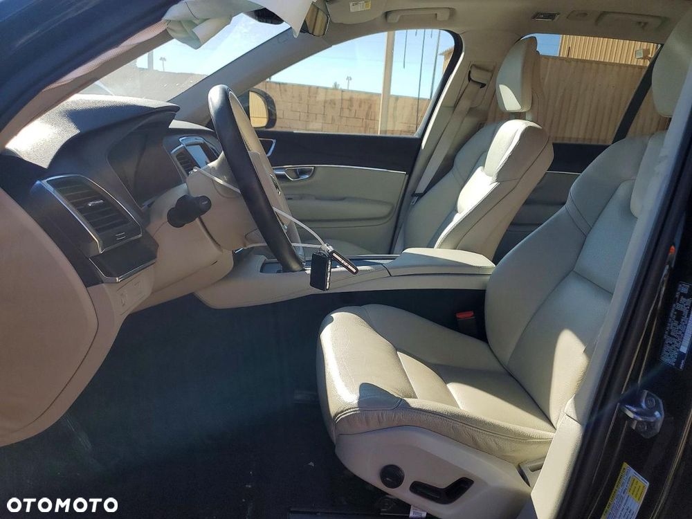 Volvo XC 90 - 7