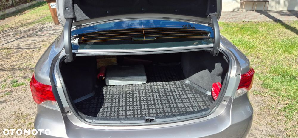 Toyota Avensis 1.8 Premium - 8