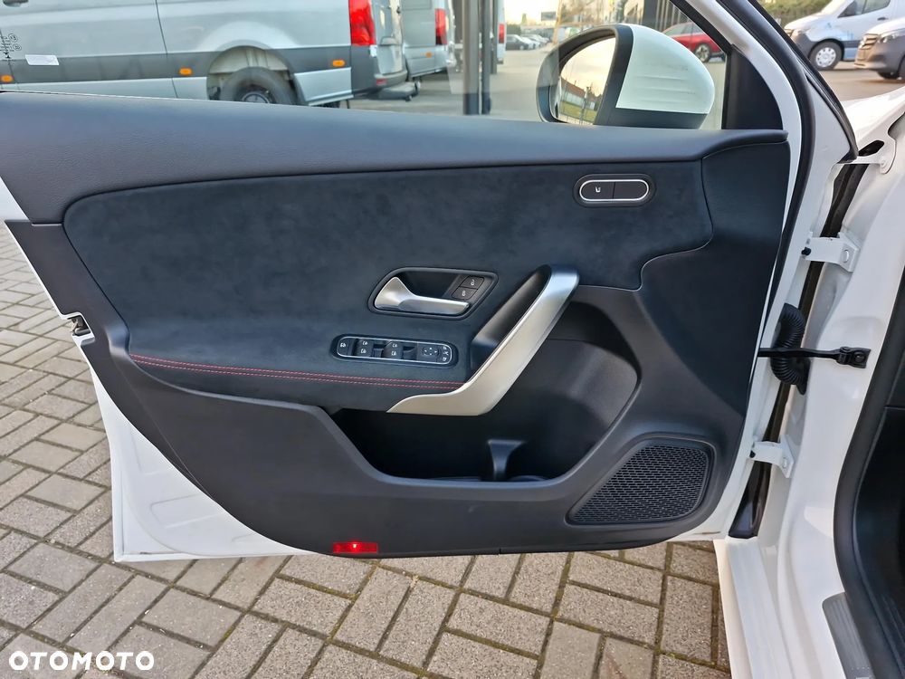 Mercedes-Benz Klasa A 220 4-Matic AMG Line 7G-DCT - 19