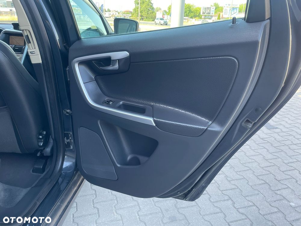 Volvo XC 60 D5 AWD Summum - 25