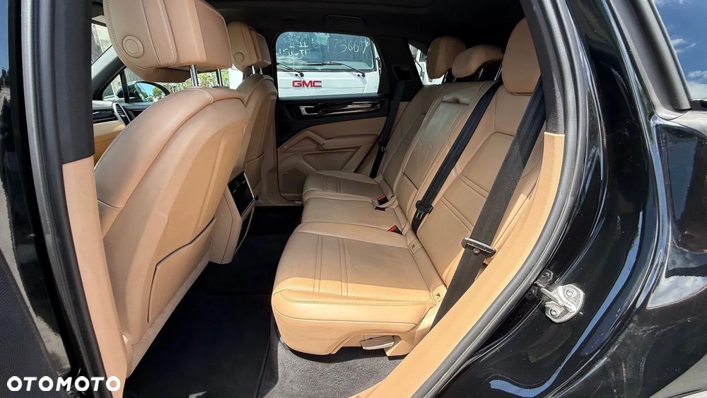 Porsche Cayenne Tiptronic S - 12