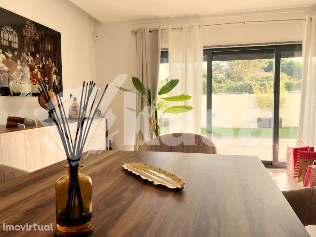 Moradia Isolada T4 com Jardim e Garagem em Santo António da Charnec... - Grande imagem: 2/25