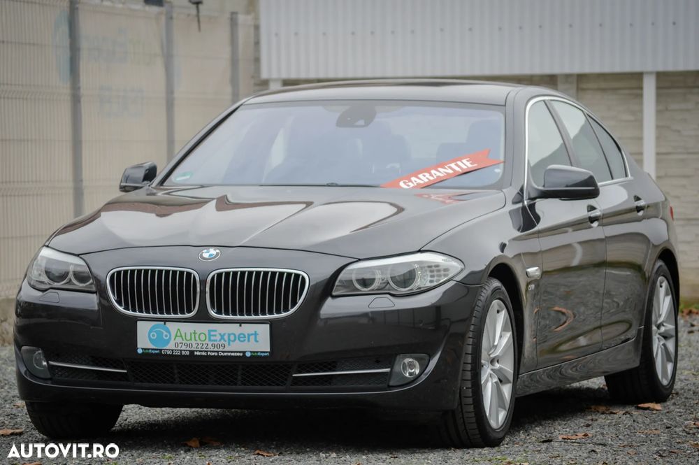 BMW Seria 5 520i Aut. Luxury Line - 32