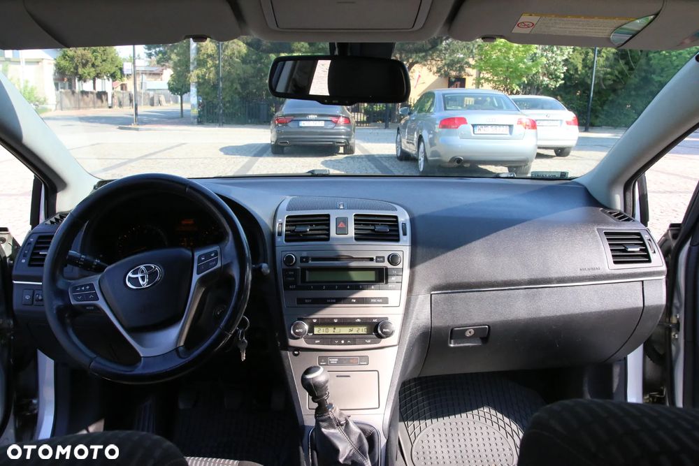 Toyota Avensis 1.8 Sol - 29