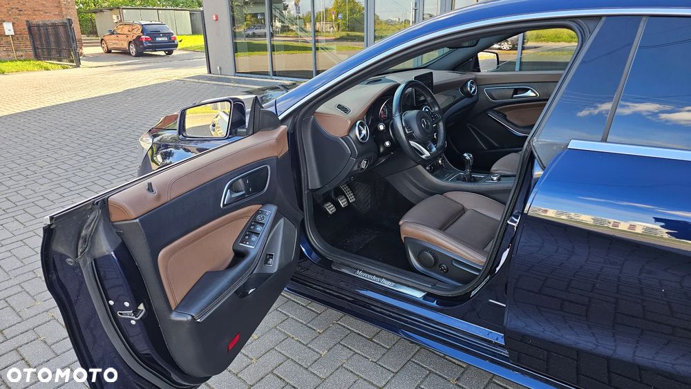 Mercedes-Benz CLA 180 AMG Line - 6
