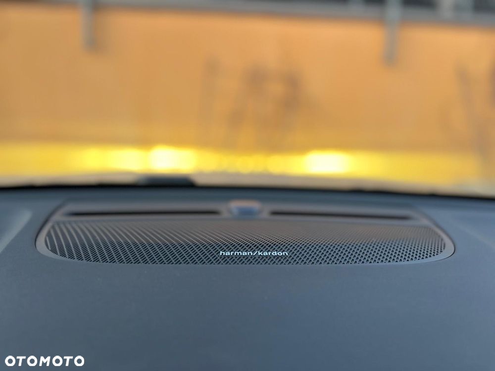 Volvo XC 40 B3 Plus Dark - 37