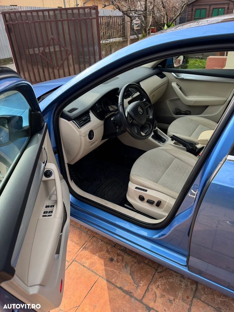 Skoda Octavia 2.0 TDI STYLE DSG - 9