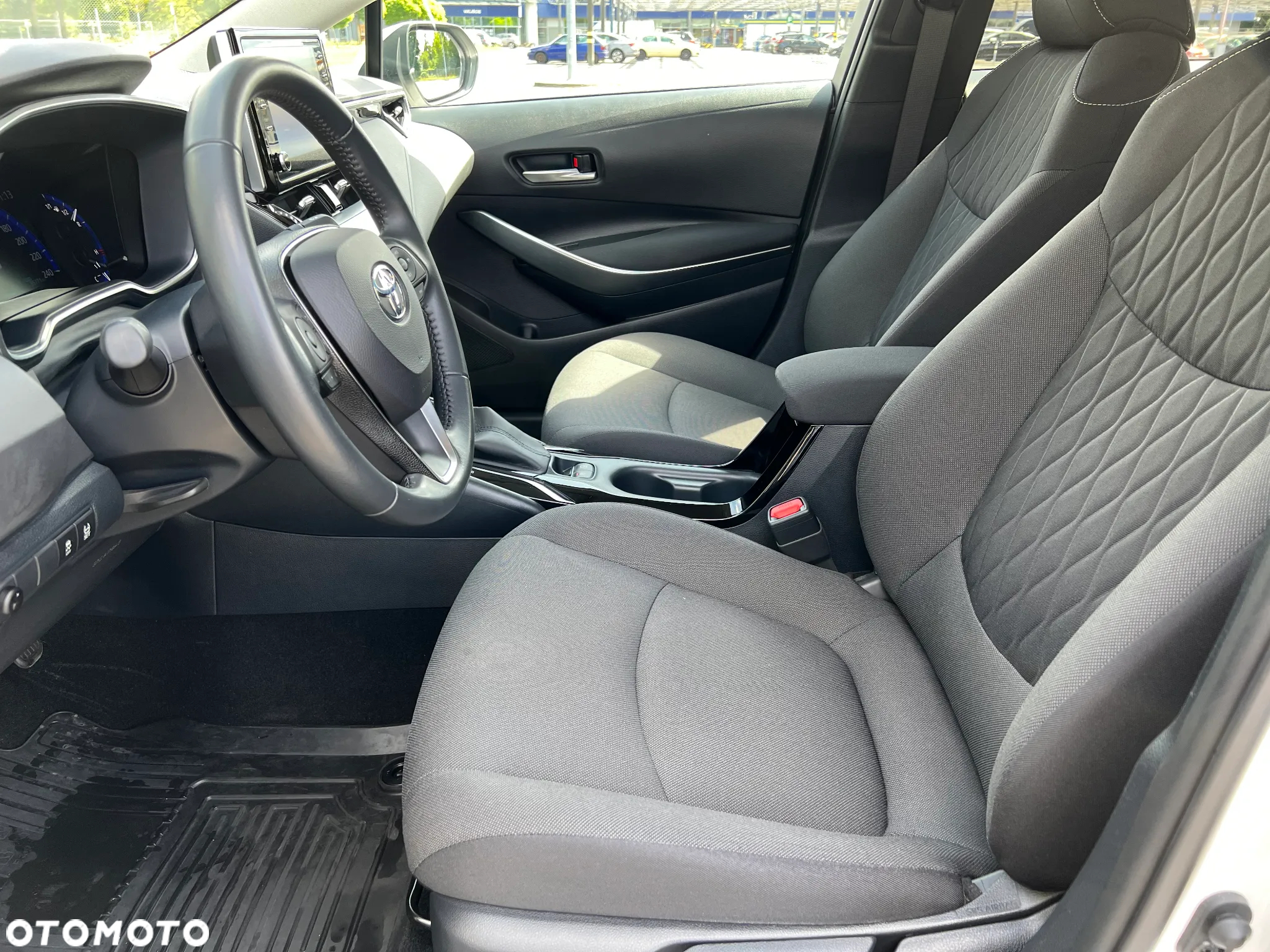 Toyota Corolla 1.8 Hybrid Comfort - 17