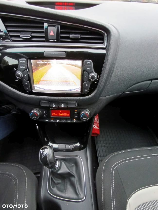 Kia Ceed 1.6 CRDi 115 Dream-Team Edition - 11