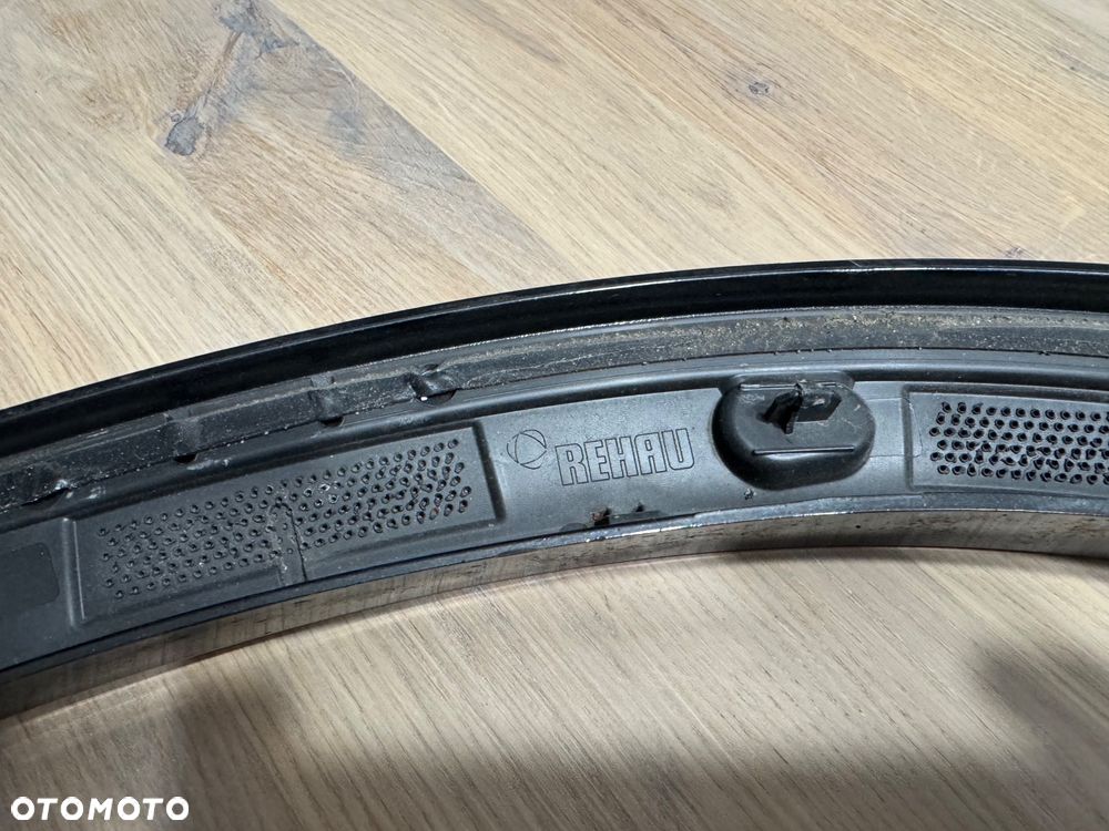 Listwa błotnika tylna prawa Rehau 980284 - 5