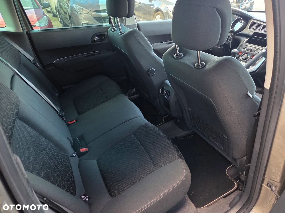 Peugeot 3008 HDi 115 Active - 11