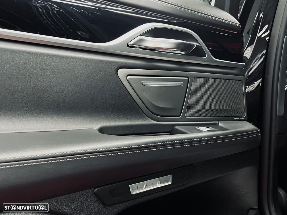 BMW 740 d xDrive Pack M - 43