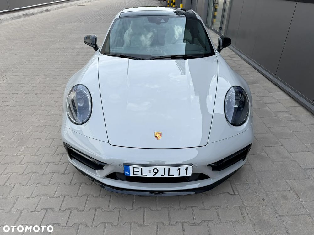 Porsche 911 Carrera GTS - 3