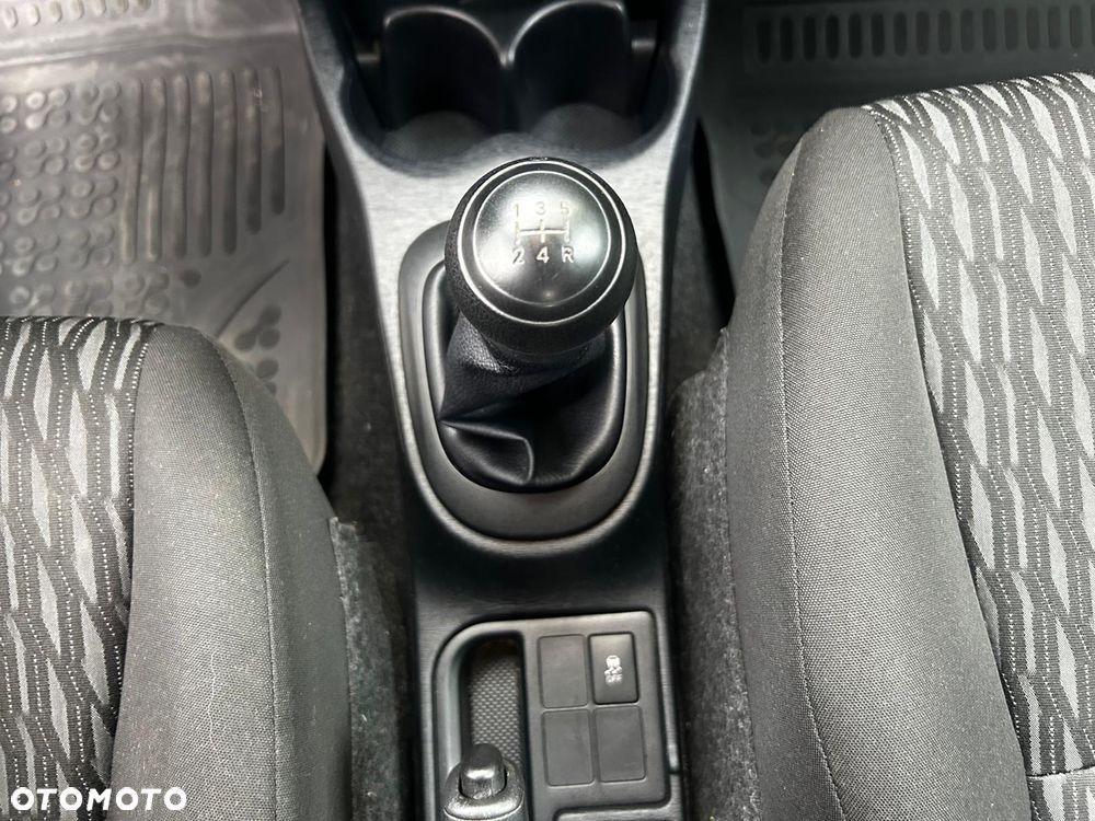 Toyota Yaris - 36