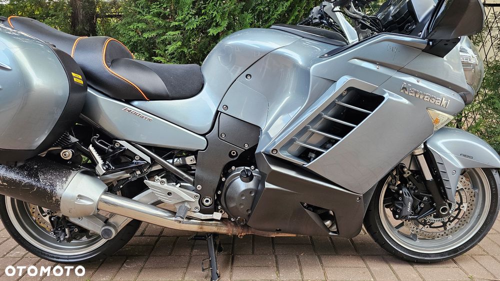 Kawasaki GTR - 3