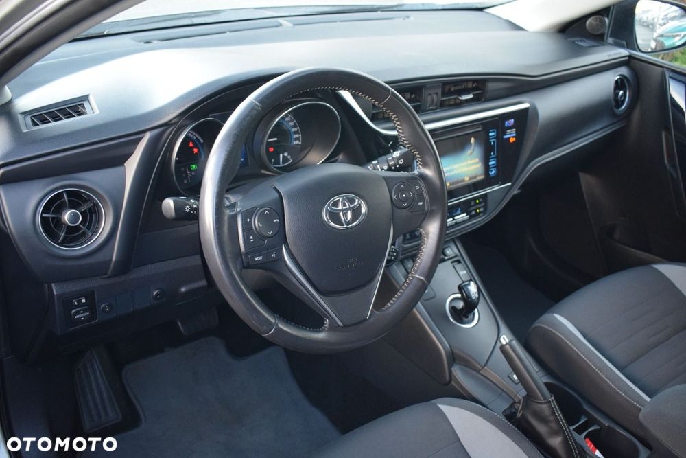 Toyota Auris - 11