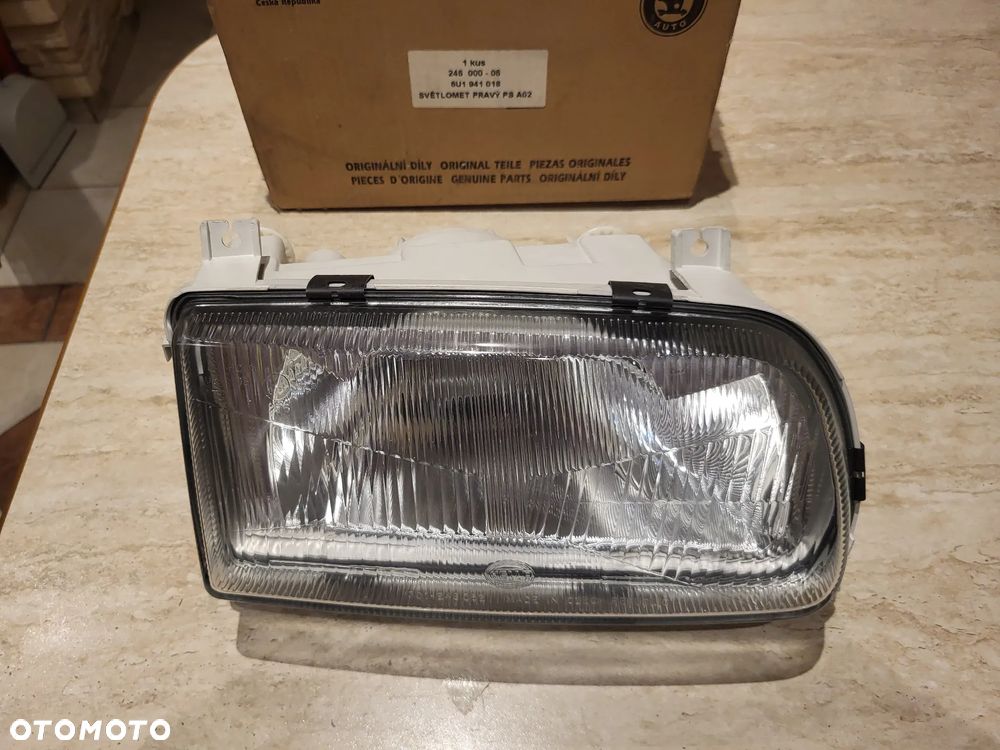 Reflektor Prawy  (H4, elektryczny, bez silnika, kolor wkładu: srebrny SKODA FELICIA I 10.94-03.98 - 1