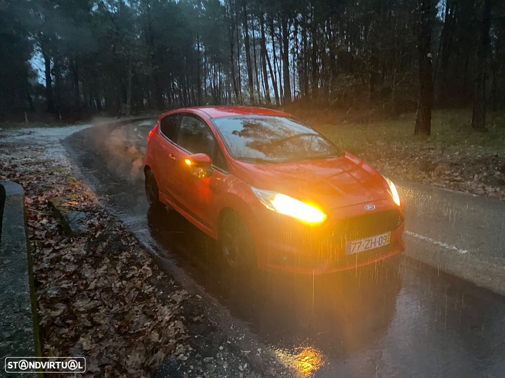 Ford Fiesta 1.6 EcoBoost ST - 14