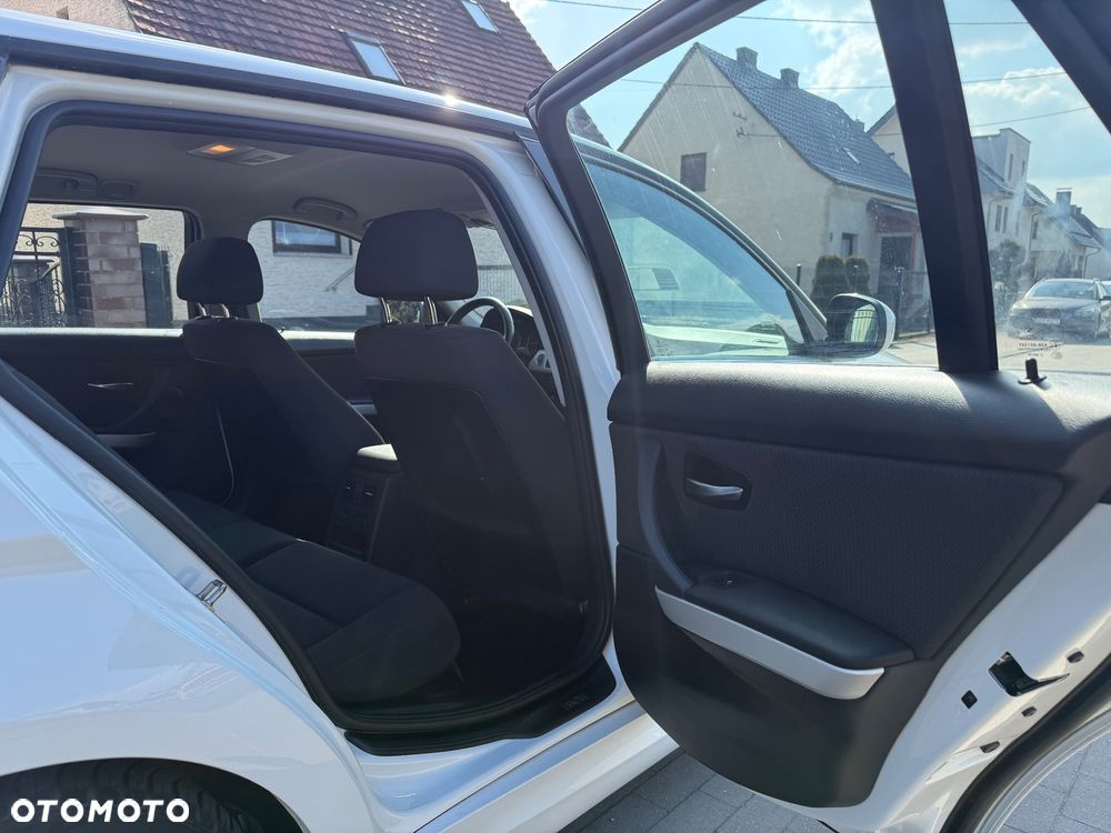 BMW Seria 3 320d xDrive DPF - 14