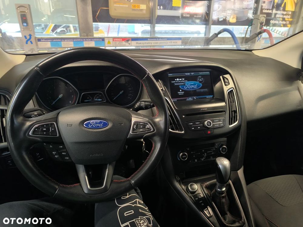 Ford Focus SW 1.5 EcoBoost S&S ST-LINE - 8