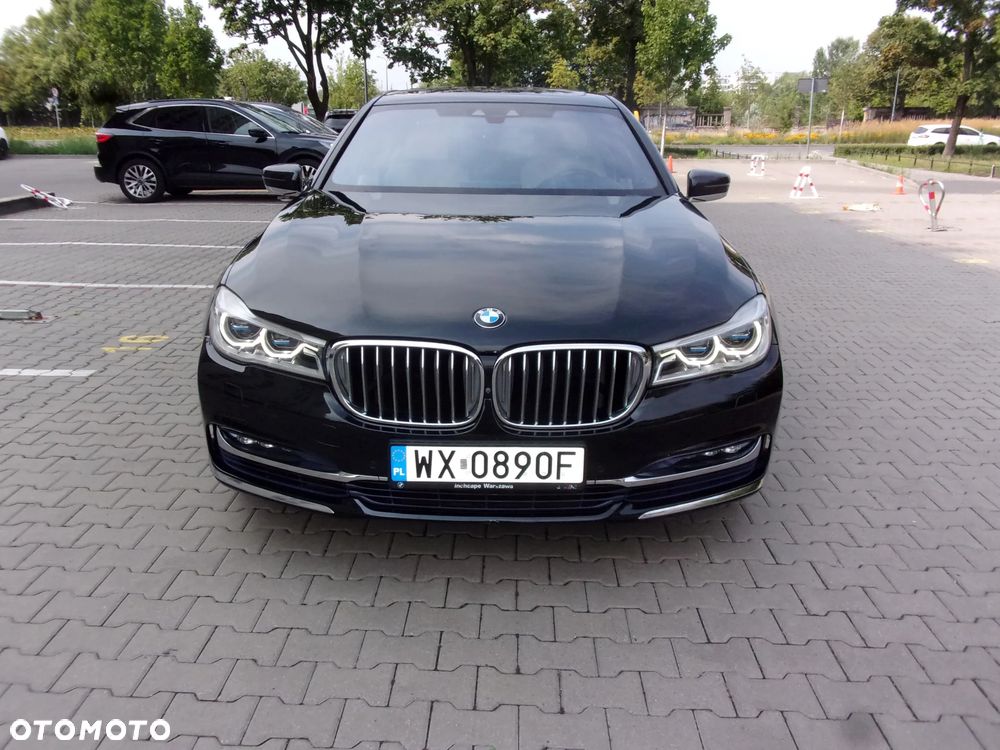 BMW Seria 7 750i xDrive - 2