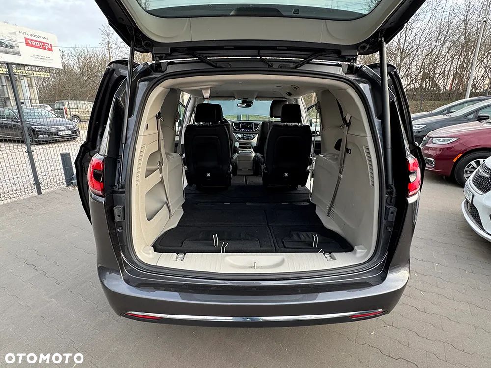 Chrysler Pacifica - 18