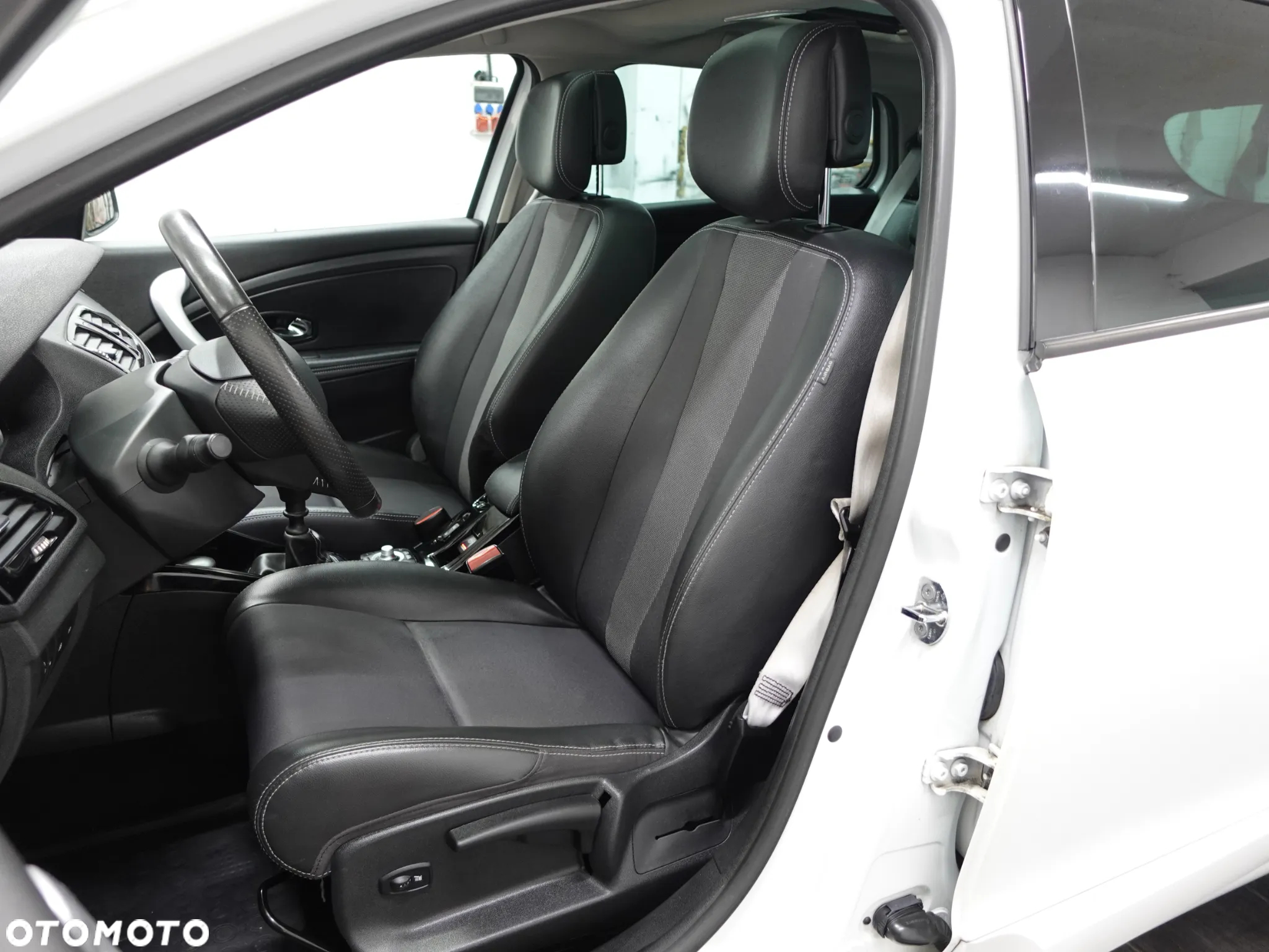 Renault Megane Grandtour ENERGY TCe 115 Start & Stop Bose Edition - 22