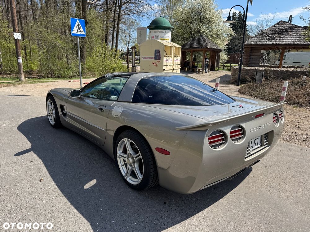 Chevrolet Corvette - 6