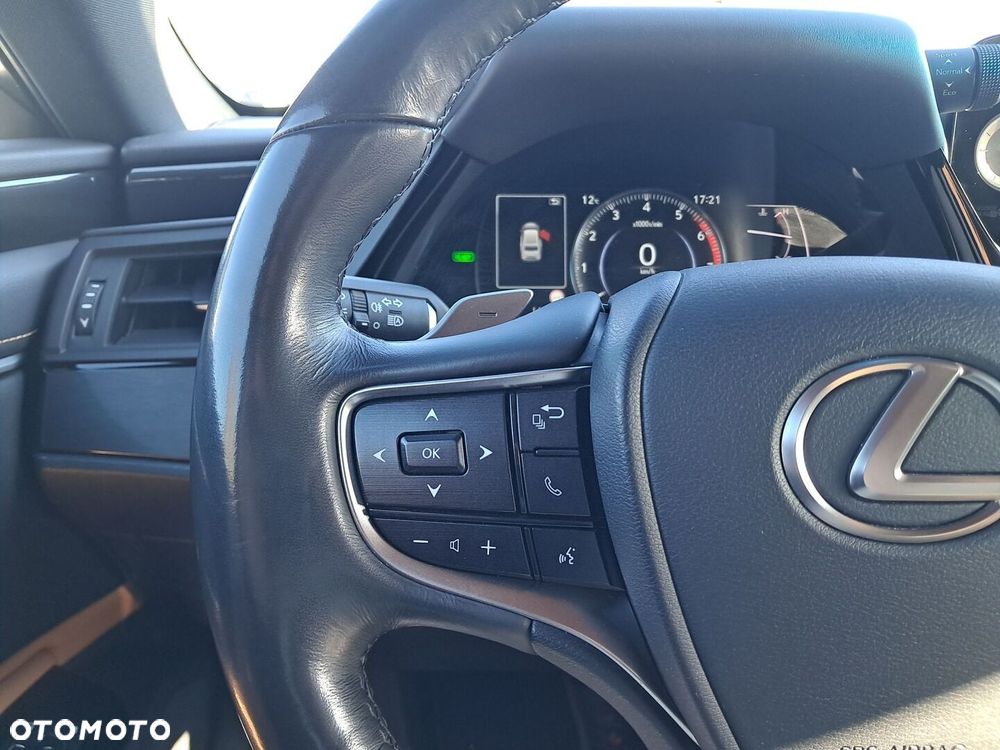 Lexus ES 300h Business Edition - 15
