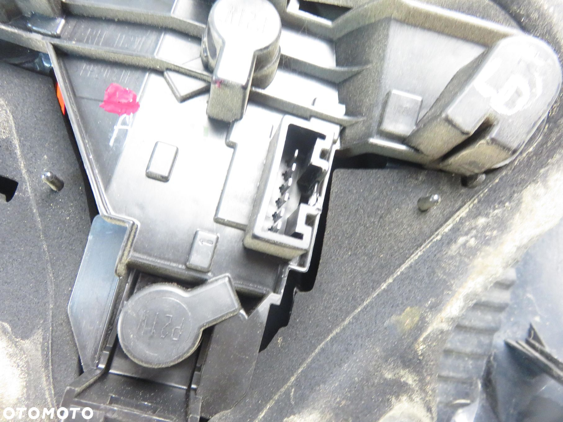 LAMPA PRAWA TYLNA TOYOTA COROLLA E12 - 2