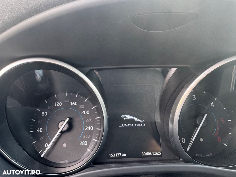 Jaguar XE 2.0 Prestige - 5