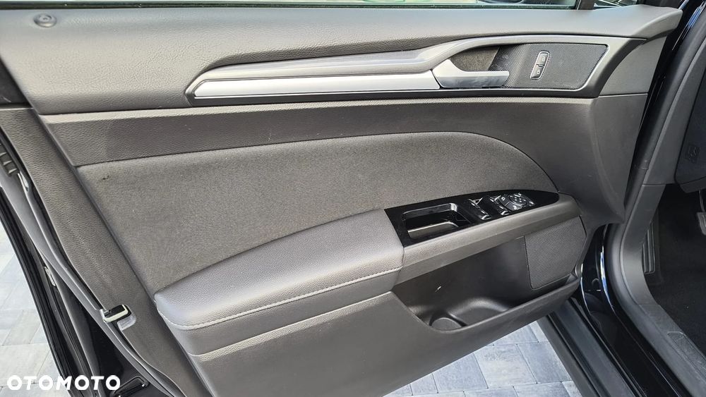 Ford Mondeo - 35