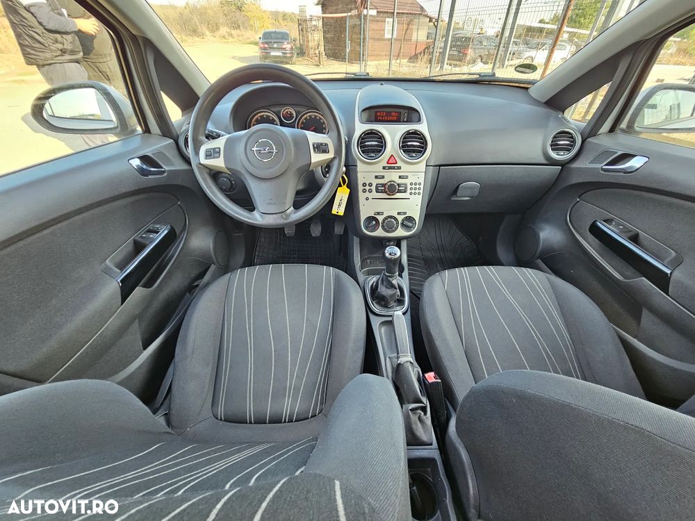 Opel Corsa 1.2i Cosmo - 10