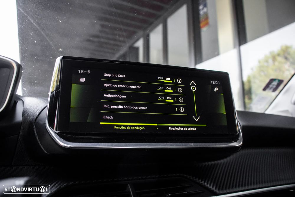 Peugeot 2008 1.5 BlueHDi Allure EAT8 - 41