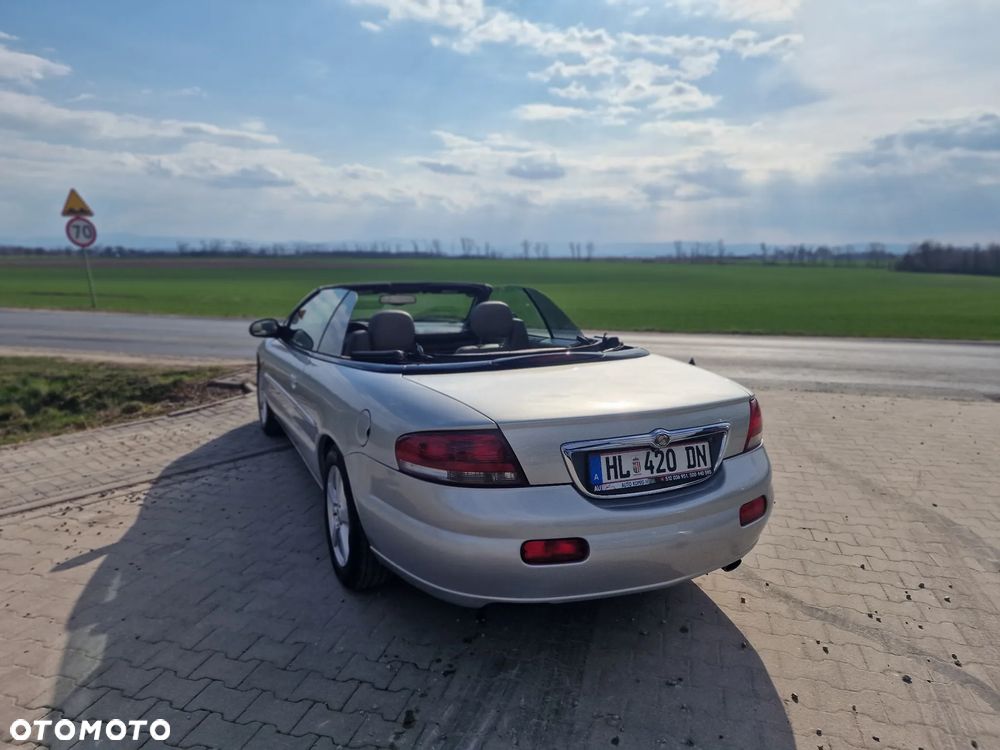 Chrysler Stratus - 11