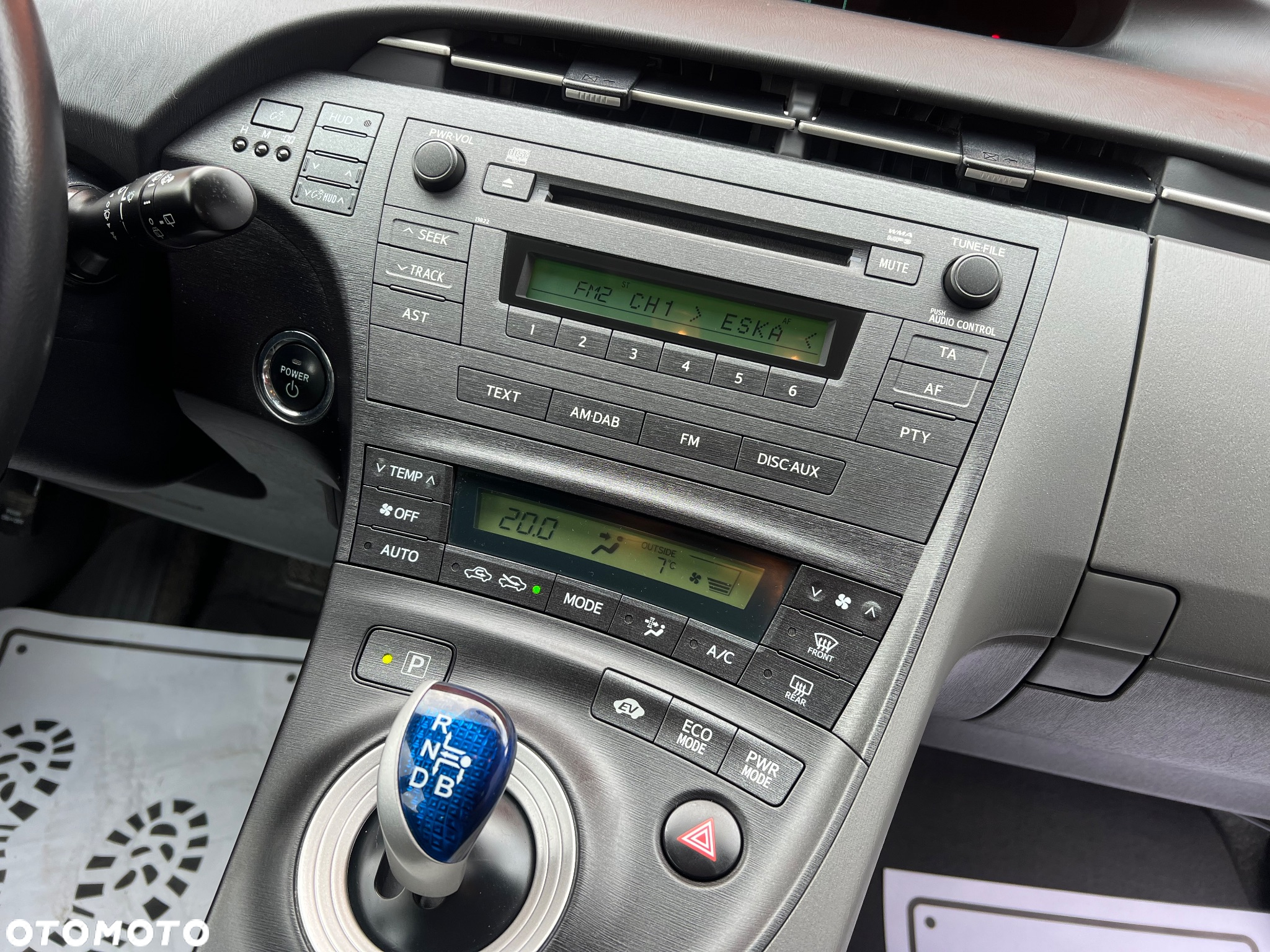 Toyota Prius 1.8 HSD Premium - 9